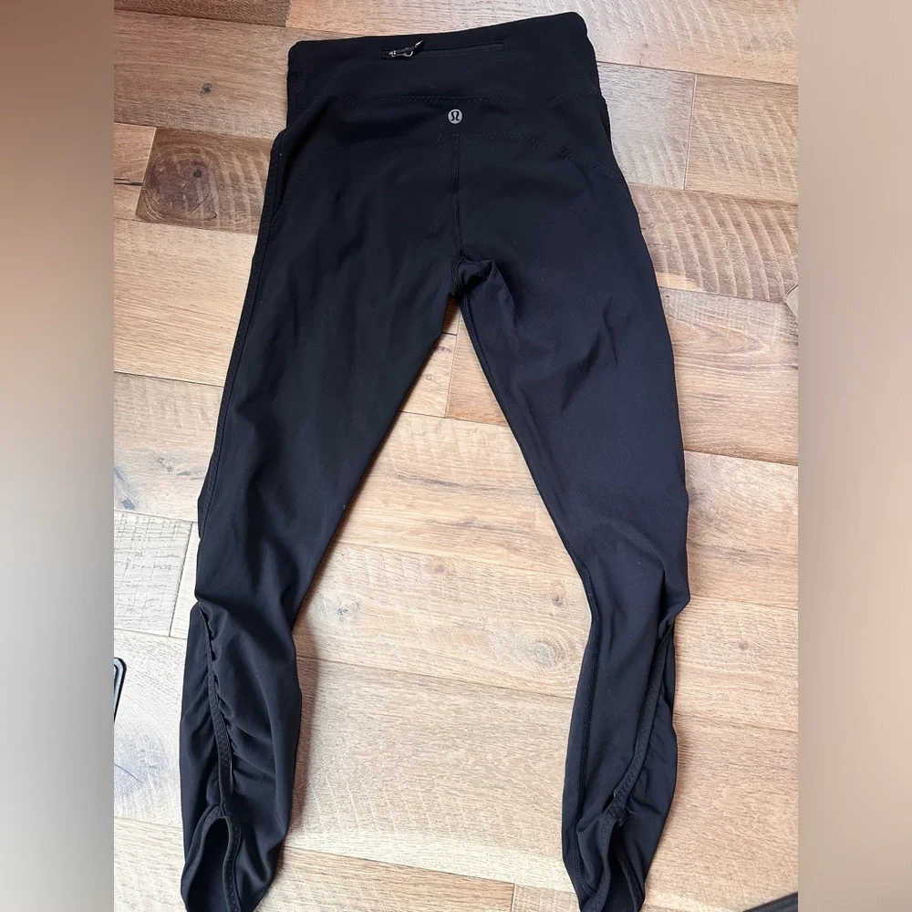 Lululemon leggings size 4 black - Picture 2 of 6